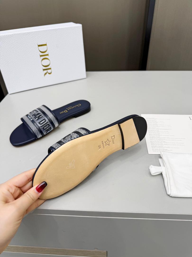 Midnight Luxe Textured Slides