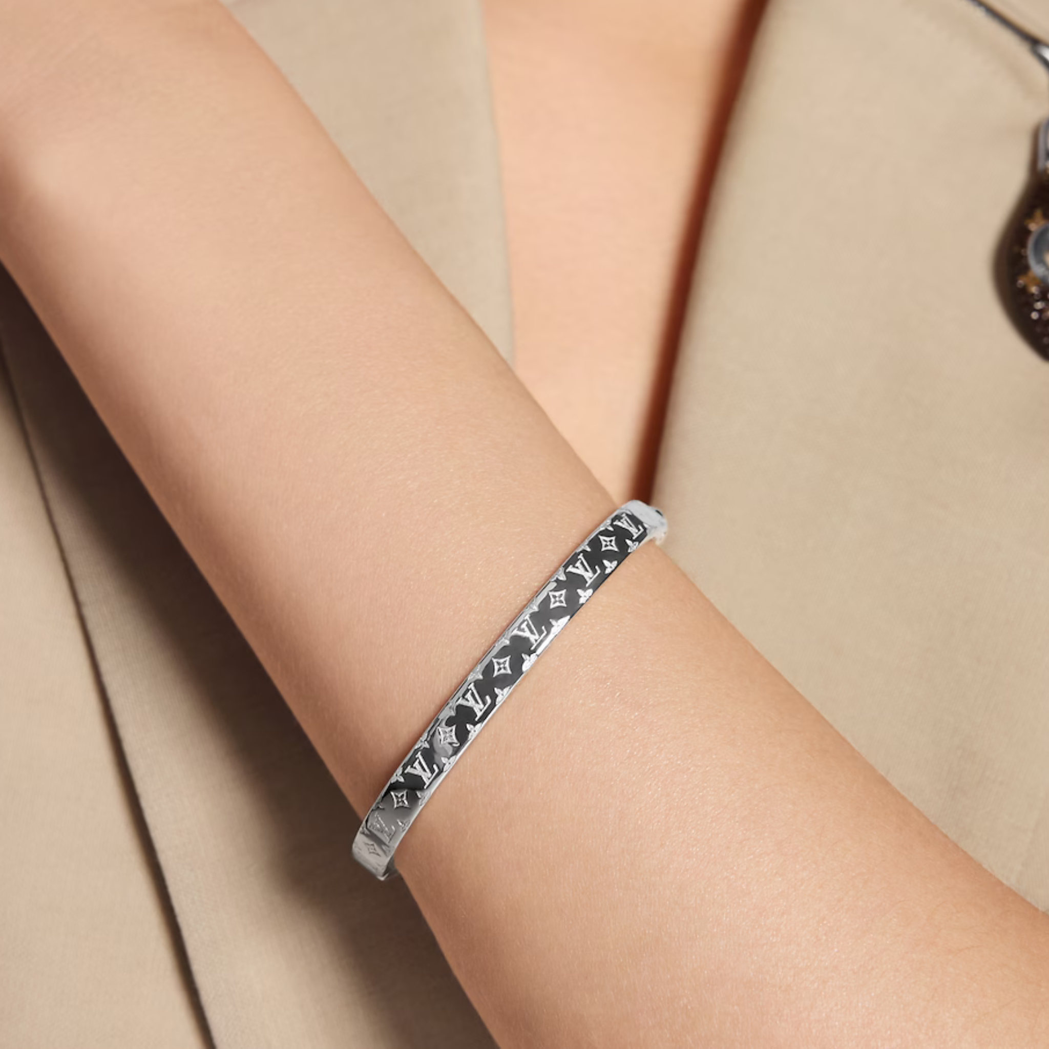 Freya Thin Goddess Bangle (gold & silver)