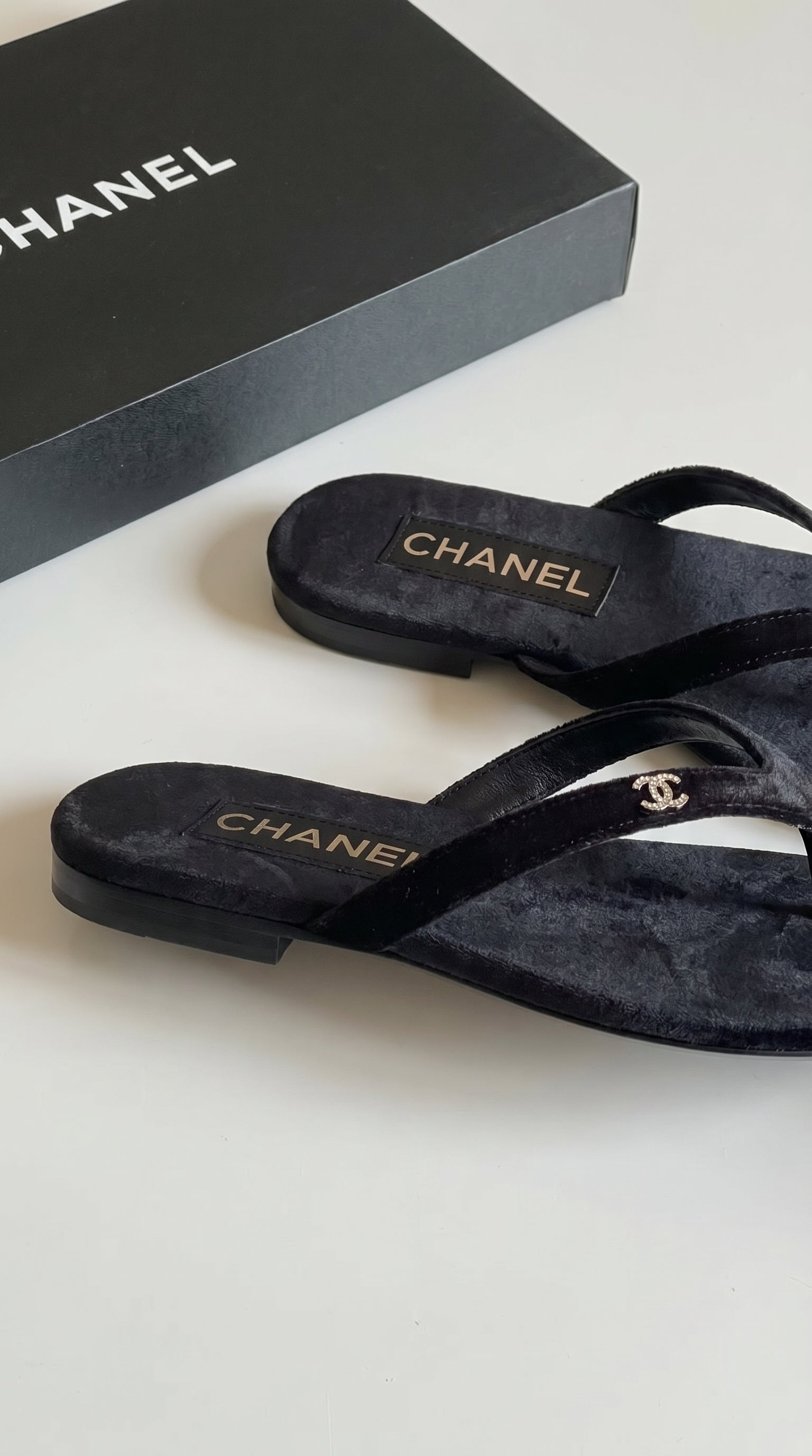 SMALL DIAMOND LOGO SANDALS
