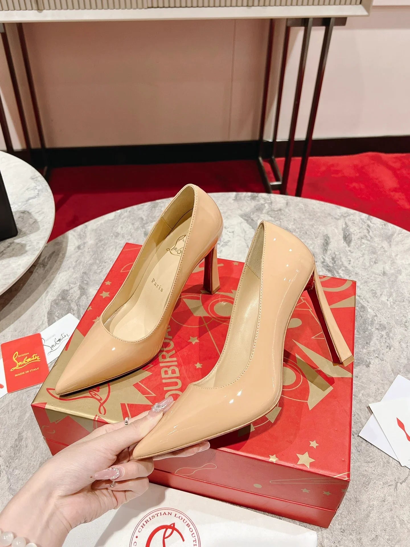 Nude Pointed-Toe Pumpss