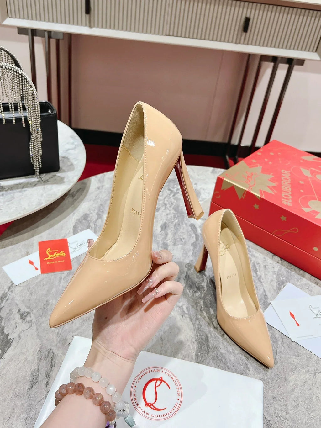 Nude Pointed-Toe Pumpss